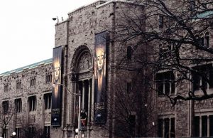 Royal_Ontario_Museum_(outside_view,_2005)